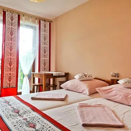 Bed and Breakfast Goralski Palacyk 3*