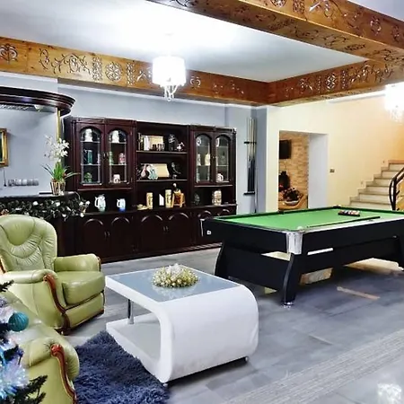 Góralski Pałacyk Bed and breakfast 3*